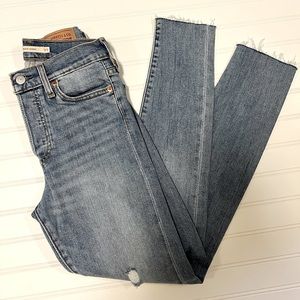 LIKE NEW‼️Levi’s High Rise Button Fly Wedgie Skinny Jeans -Size 25